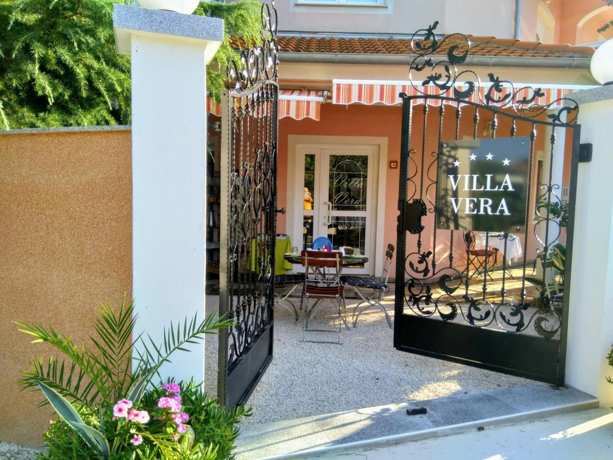 Hotel Villa Vera 2 Fazana Exterior photo