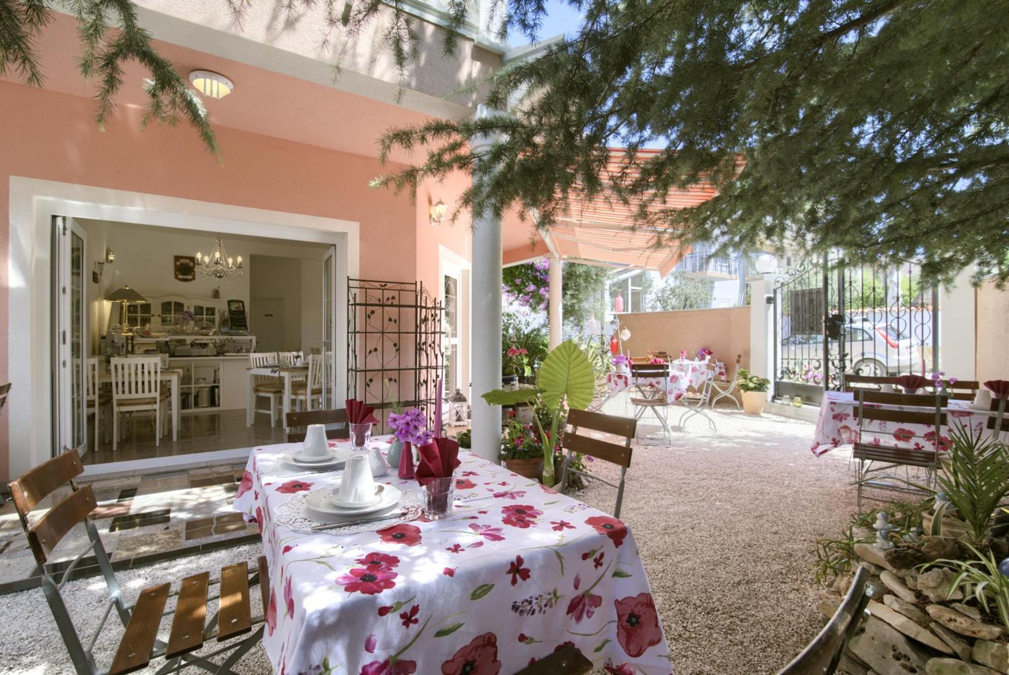 Hotel Villa Vera 2 Fazana Exterior photo