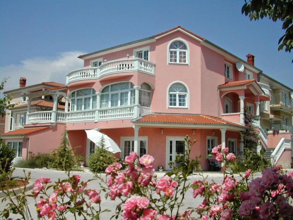 Hotel Villa Vera 2 Fazana Exterior photo